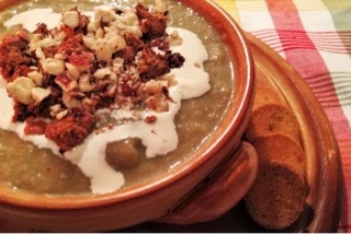 Vellutata di cardi con crumble di nocciole