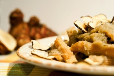 Penne di farro al topinambur cremoso e croccante