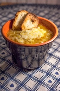 Zuppa di cipolle gratinata