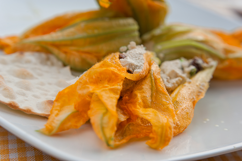 Fiori di zucca ripieni