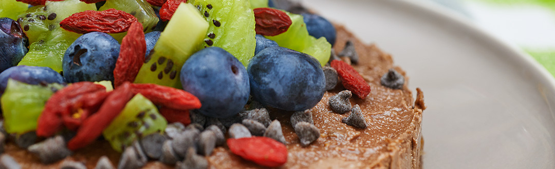 torta crudista al cacao e goji