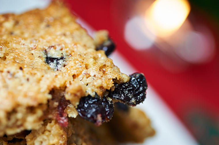 biscotti alle nocciole e mirtilli rossi biscotti alle nocciole e mirtilli rossi