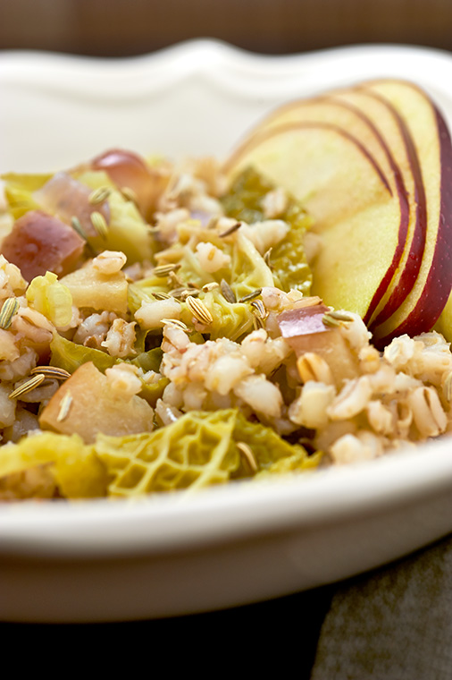 orzo con verza e mela rossa orzo con verza e mela rossa