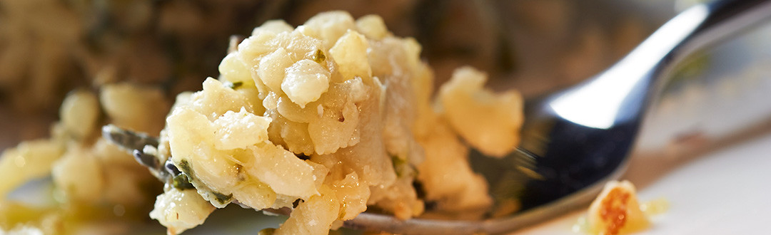 risotto agli spinaci con sesamo e noci del Brasile