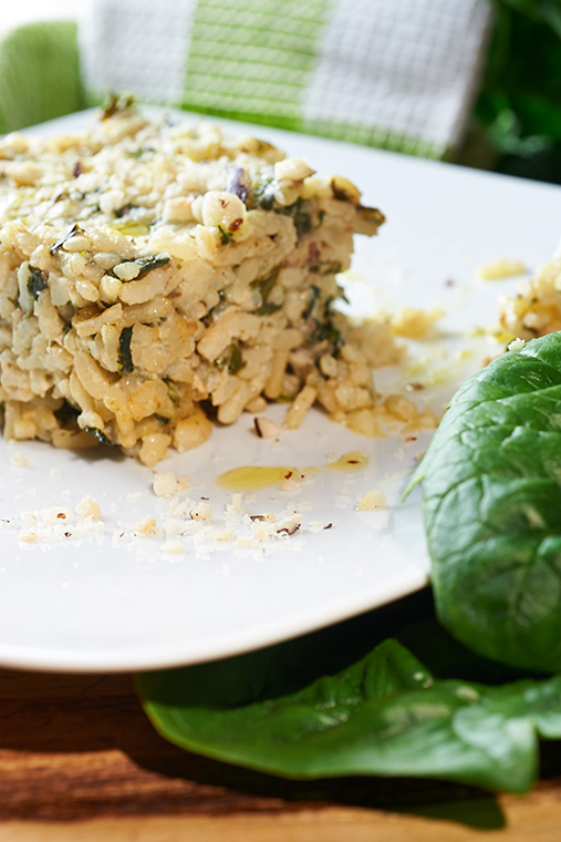 Risotto agli spinaci con sesamo e noci del Brasile Risotto agli spinaci con sesamo e noci del Brasile