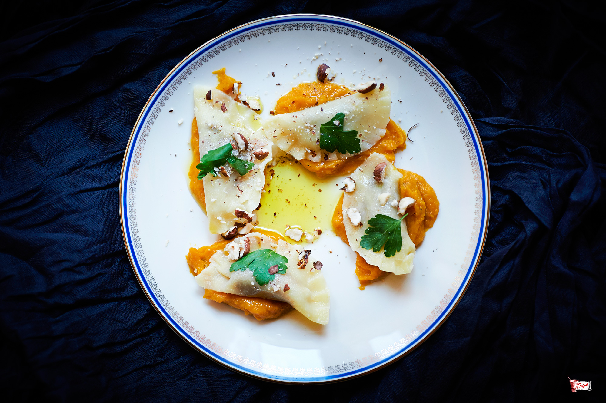 ravioli ai funghi con crema di zucca e nocciole ravioli ai funghi con crema di zucca e nocciole