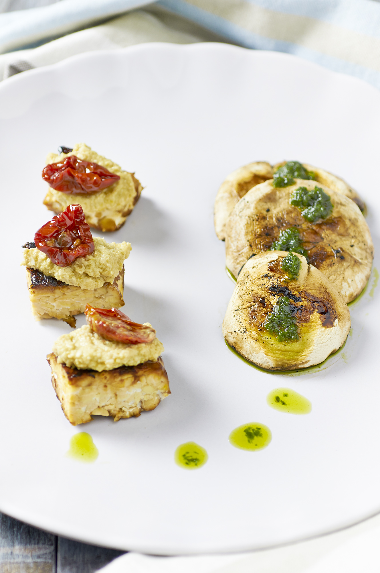 tempeh alle mandorle, olive e funghi tempeh alle mandorle, olive e funghi