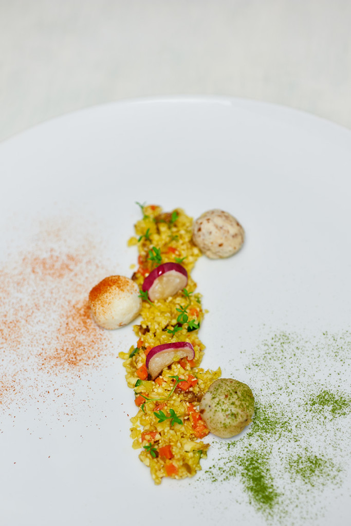 couscous crudista con formaggini di semi oleosi