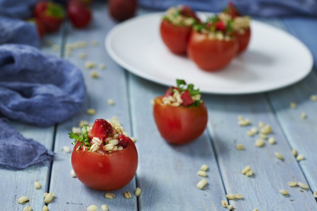 pomodori ripieni all'orzo e fragole pomodori ripieni sll'orzo e fragole