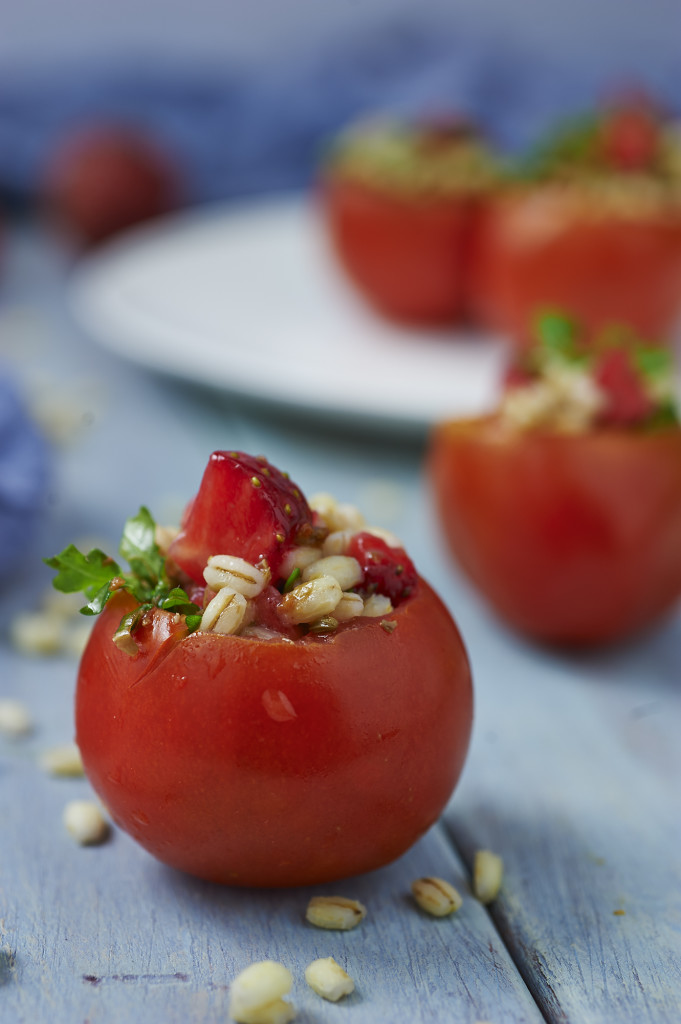 pomodori ripieni all'orzo e fragole pomodori ripieni all'orzo e fragole