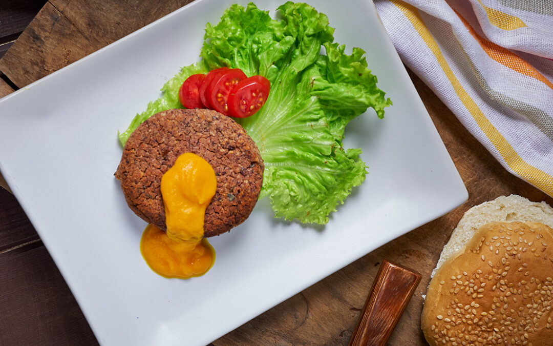 burger di azuki alle erbe aromatiche e ketchup di carote