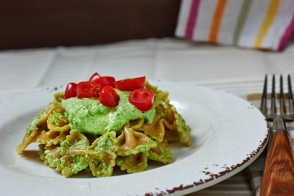 Pasta integrale con pesto di sedano e pomodorini pasta-al-pesto-d-sedano-1
