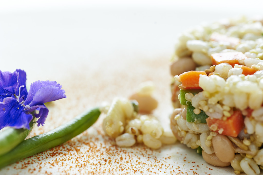 insalata di orzo e quinoa insalata di orzo e quinoa