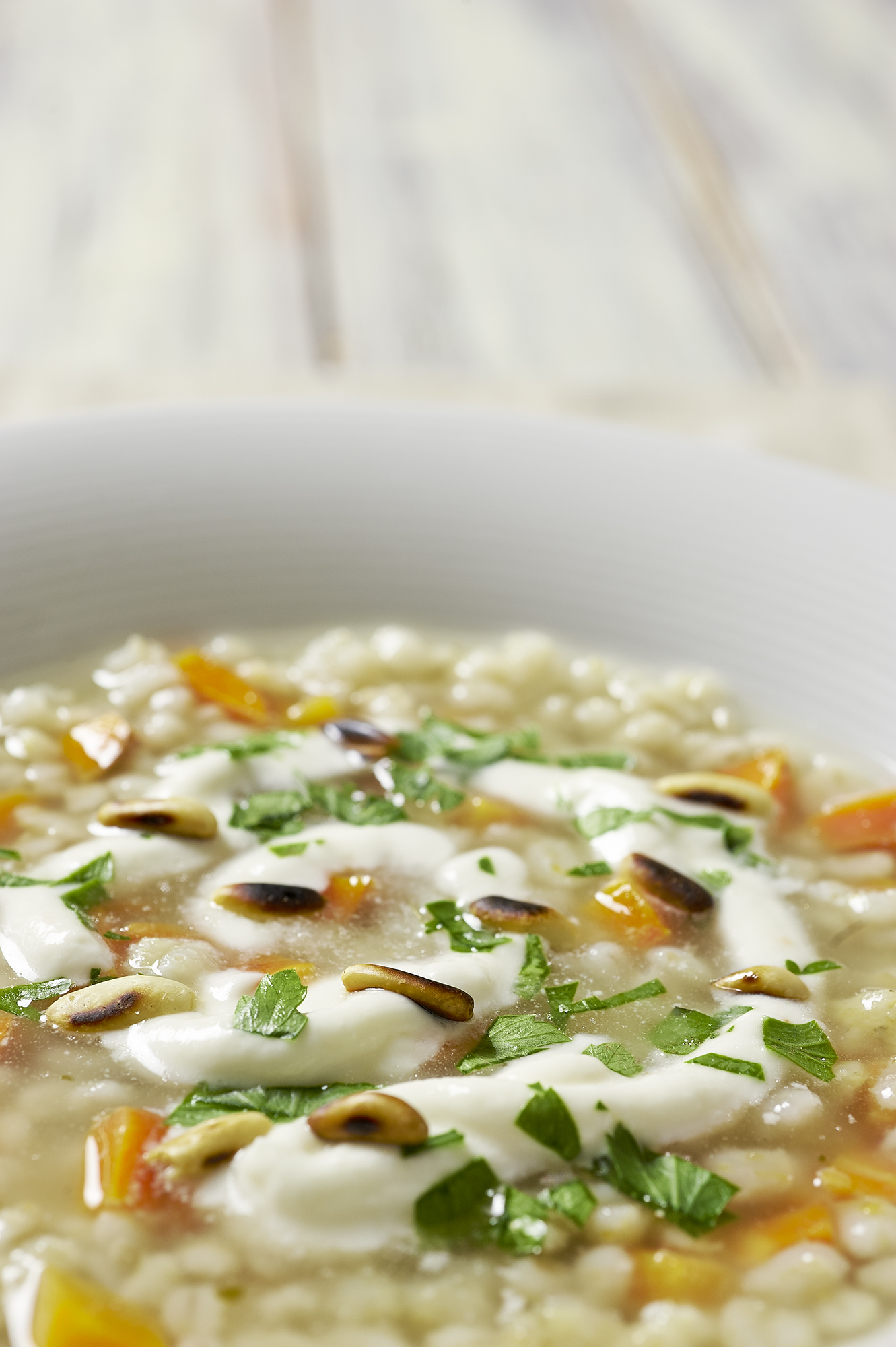 Minestra d'orzo con burro di pinoli
