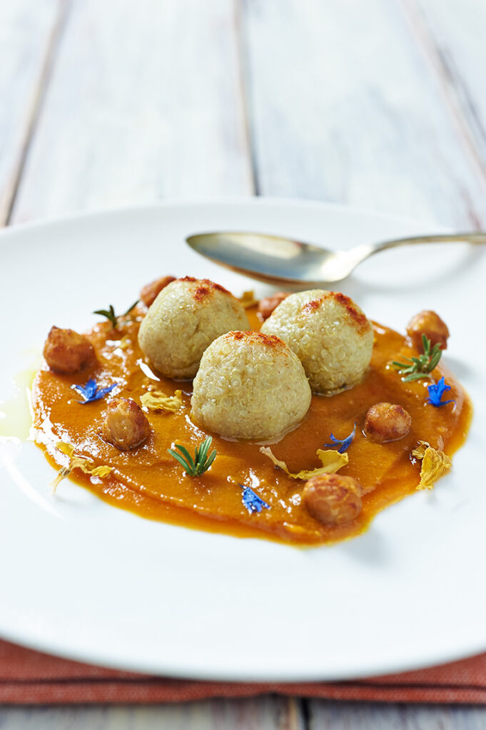quinoa con zucca e ceci croccanti alla paprika quinoa con zucca e ceci croccanti alla paprika