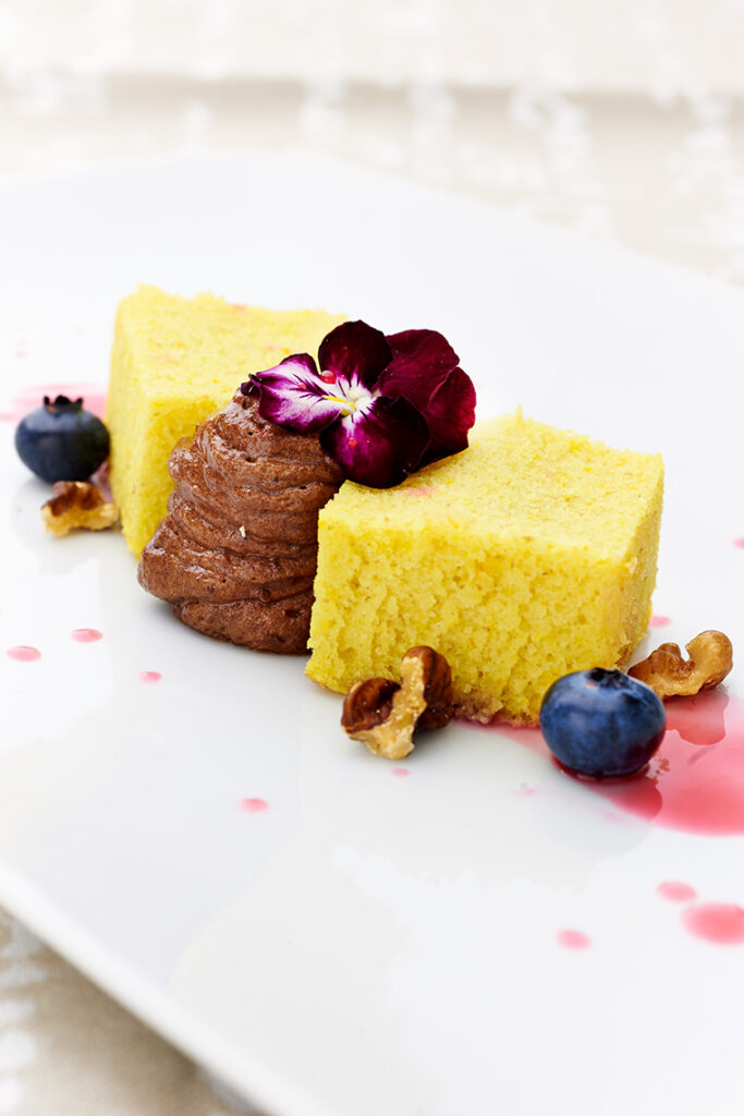 torta allo zafferano e cagliata al cacao torta allo zafferano e cagliata al cacao