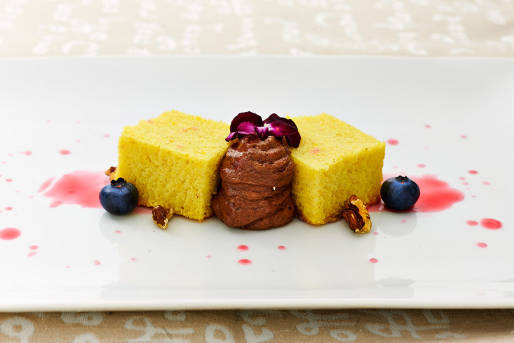 torta allo zafferano e cagliata al cacao torta allo zafferano e cagliata al cacao
