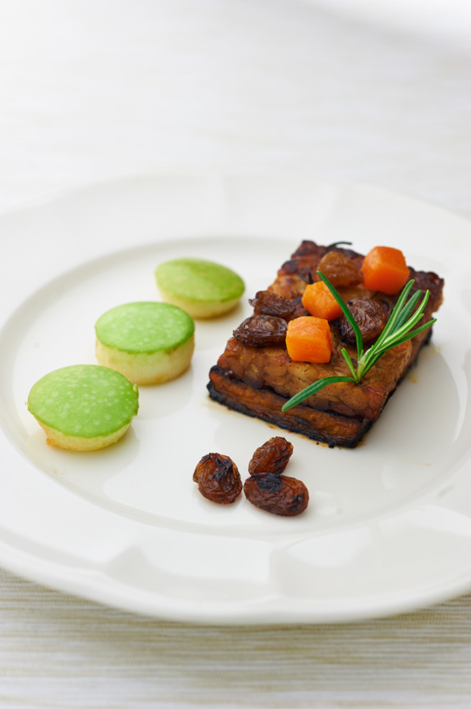Tempeh e zucca arrosto con mela verde Tempeh e zucca arrosto con mela verde