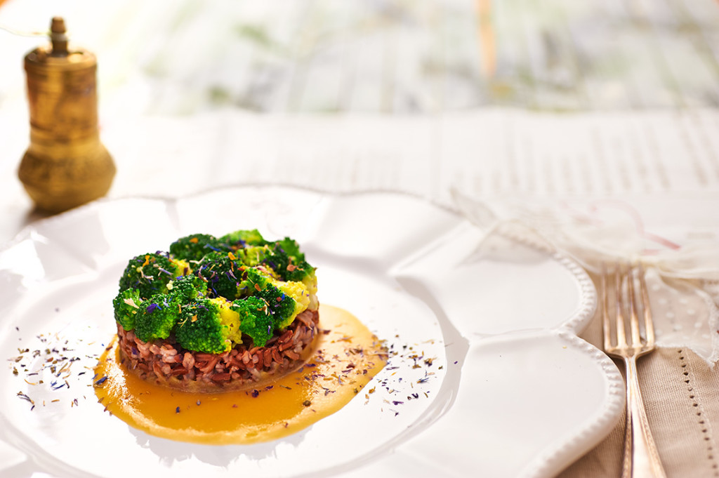 riso rosso con broccoli e carote alla senape
