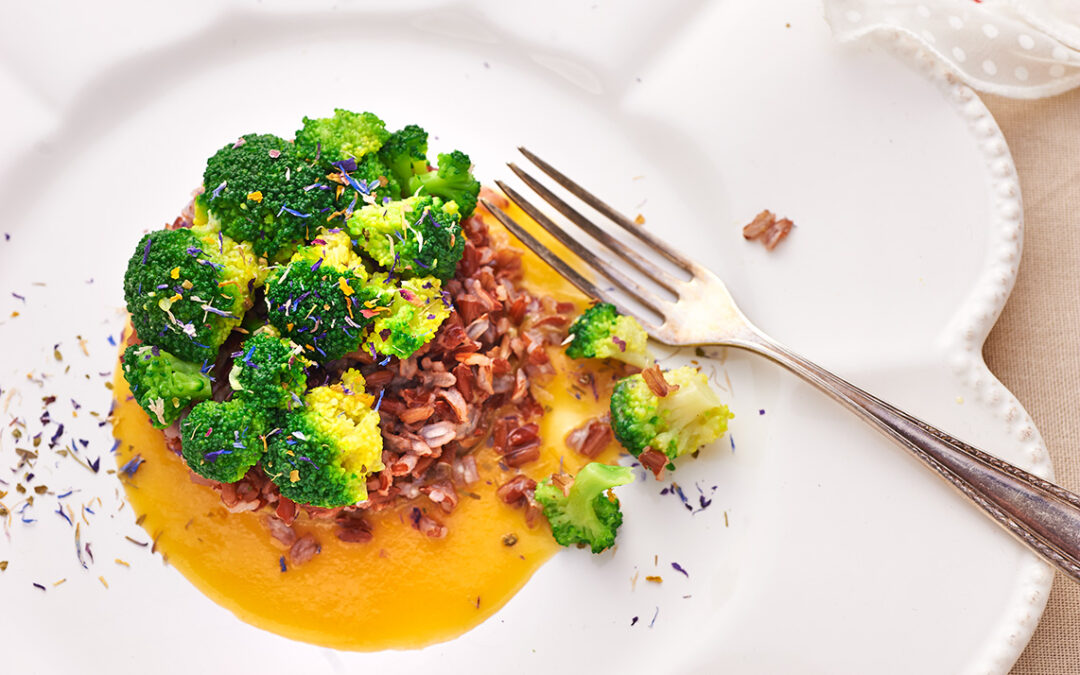 riso rosso con broccoli e carote alla senape