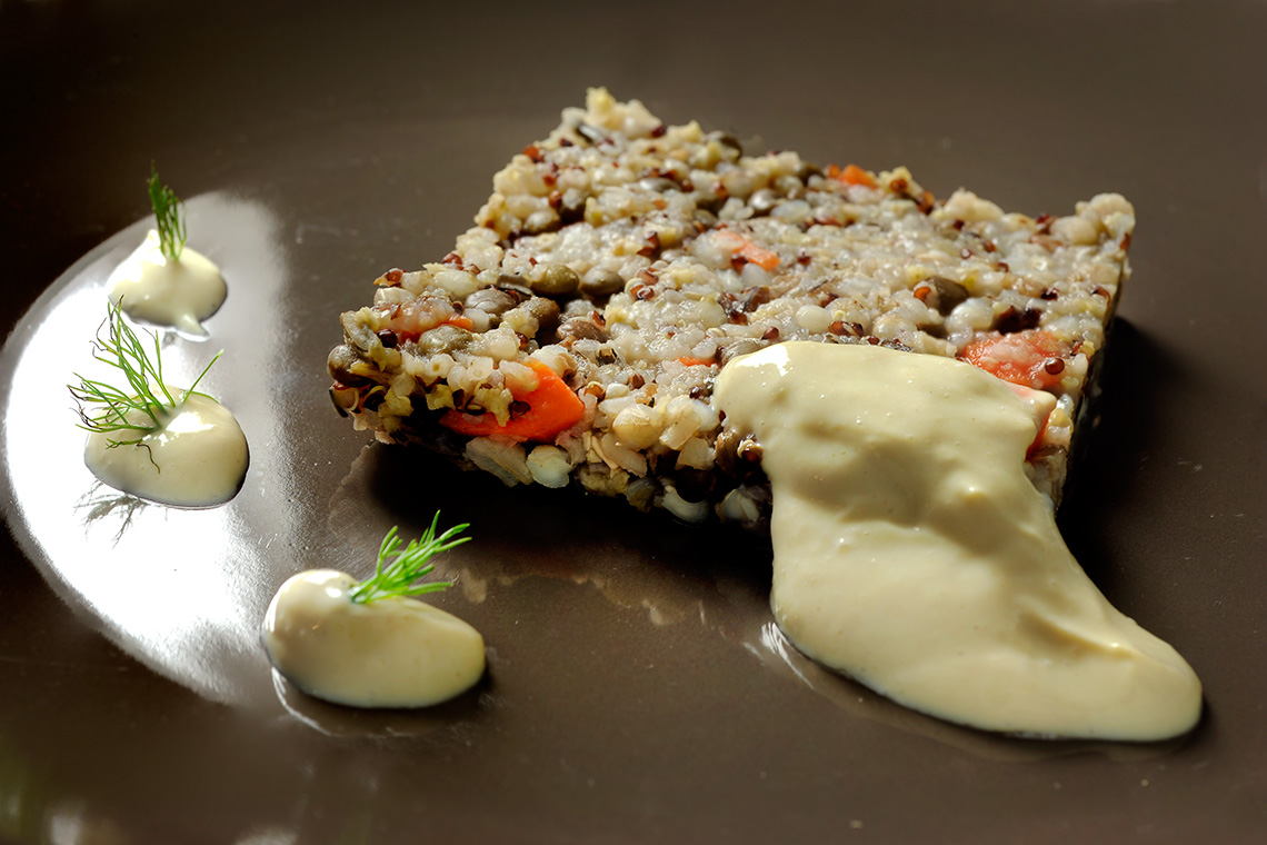 Cereali e lenticchie con mayo al tofu e senape