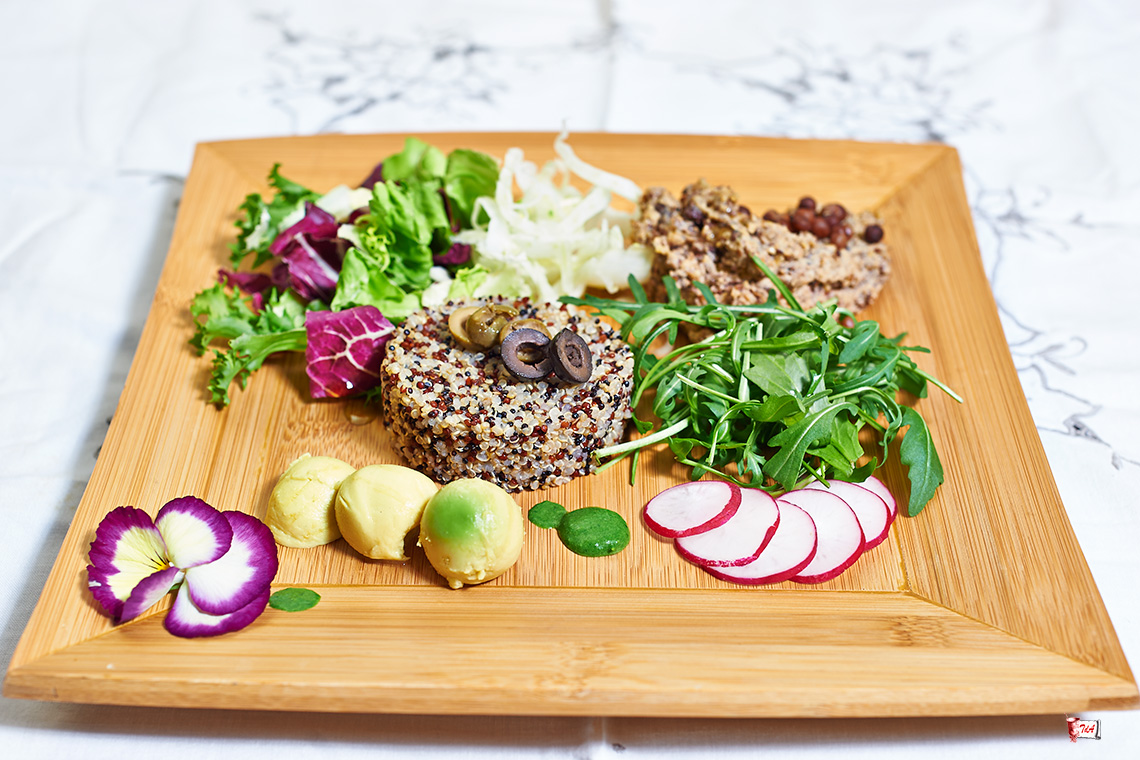 quinoa con patè di roveja alle nocciole quinoa con patè di roveja alle nocciole