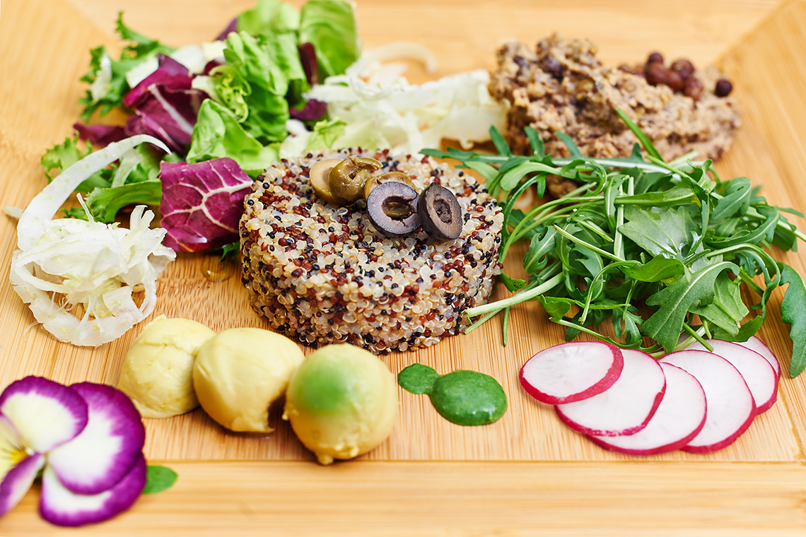 quinoa con patè di roveja alle nocciole quinoa con patè di roveja alle nocciole