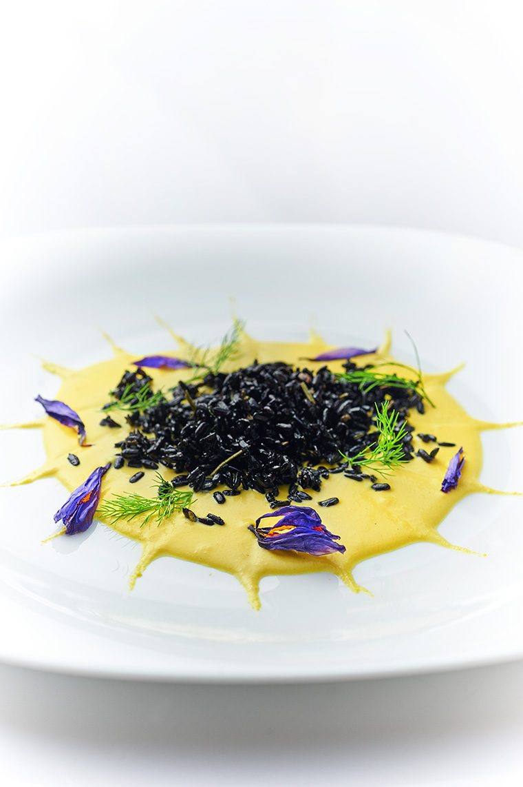 riso nero con crema di mandorle e zafferano riso nero con crema di mandorle e zafferano