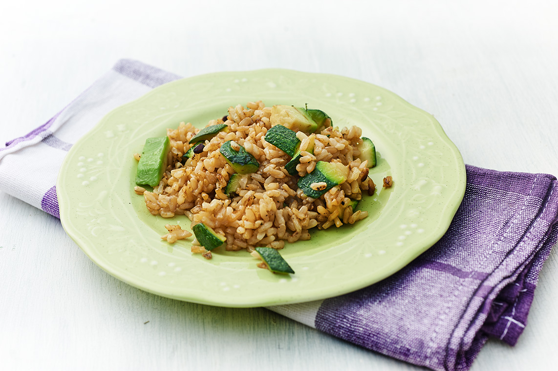 riso croccante con zucchine ed avocado