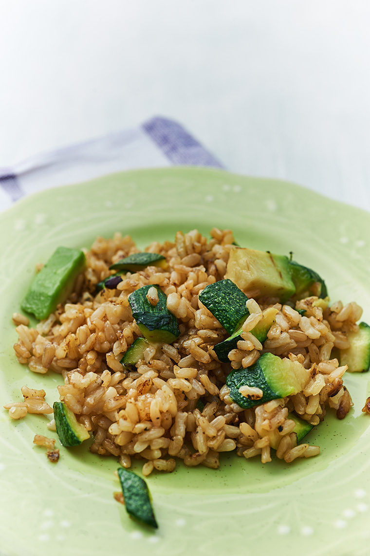 riso croccante con zucchine ed avocado