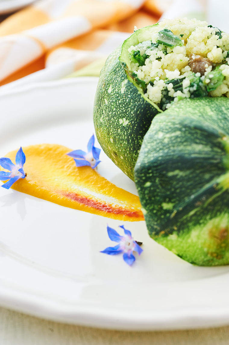 zucchina ripiena con couscous e borragine