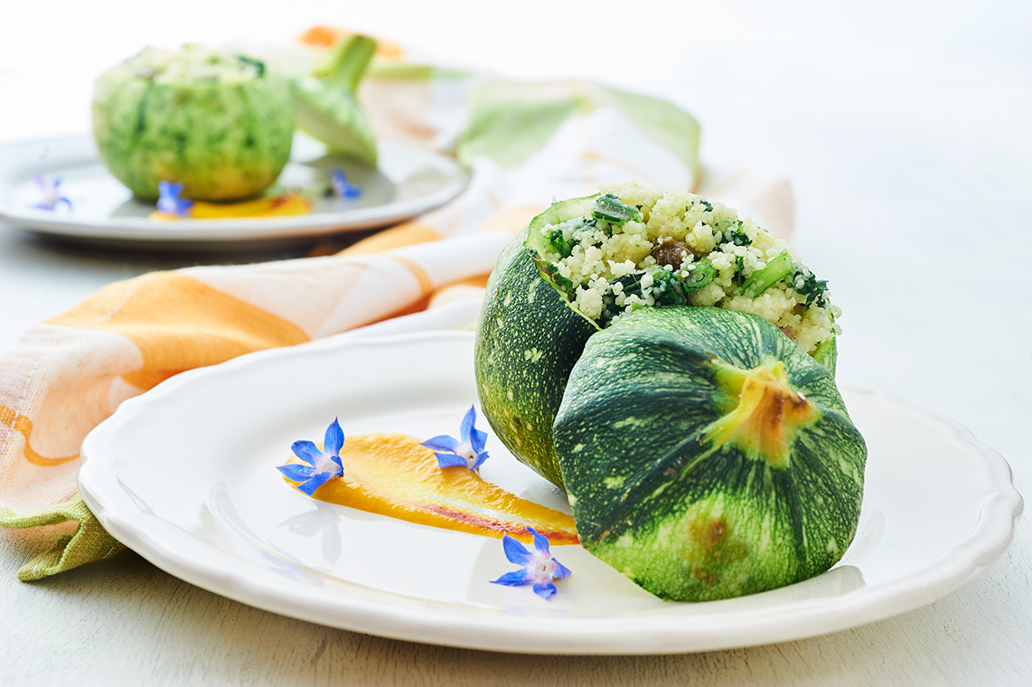 zucchina ripiena con couscous e borragine