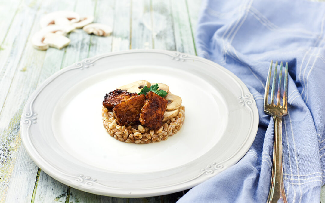 tempeh marinato ai funghi con farro