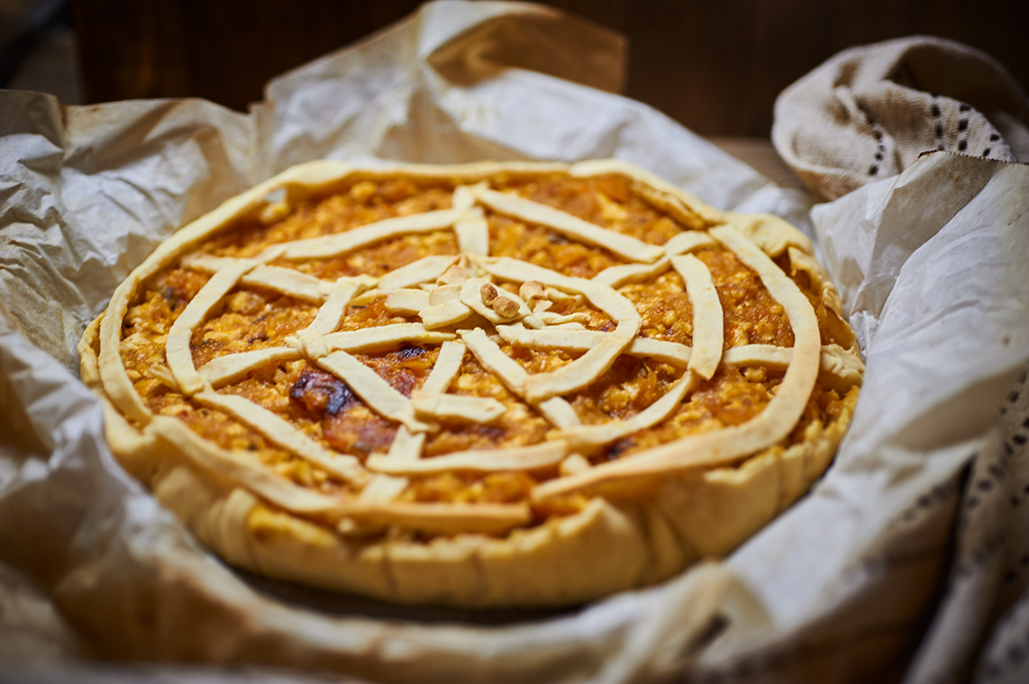 torta salata alla zucca con tofu, zenzero e erba lemoncina torta salata alla zucca con tofu, zenzero e erba lemoncina