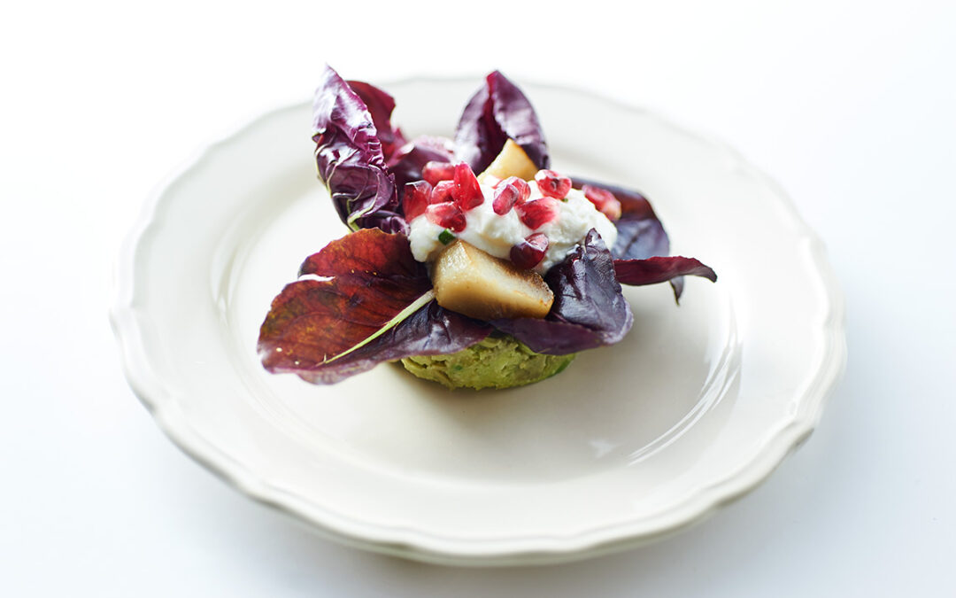 ci vuole un fiore!!! torretta di edamame con pere arrostite, cicorino selvatico e crema di yogurt