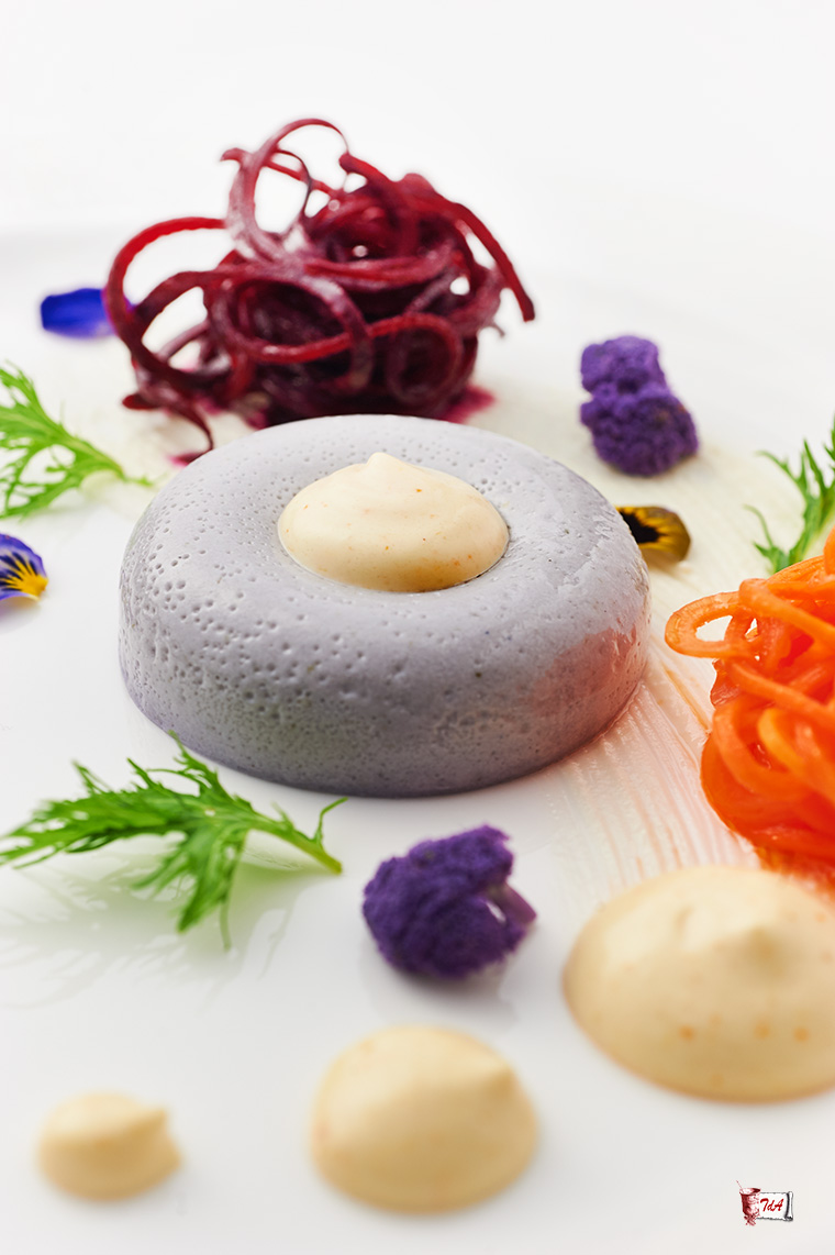 donut di cavolfiore e tofu con maionese ai cachi piccante