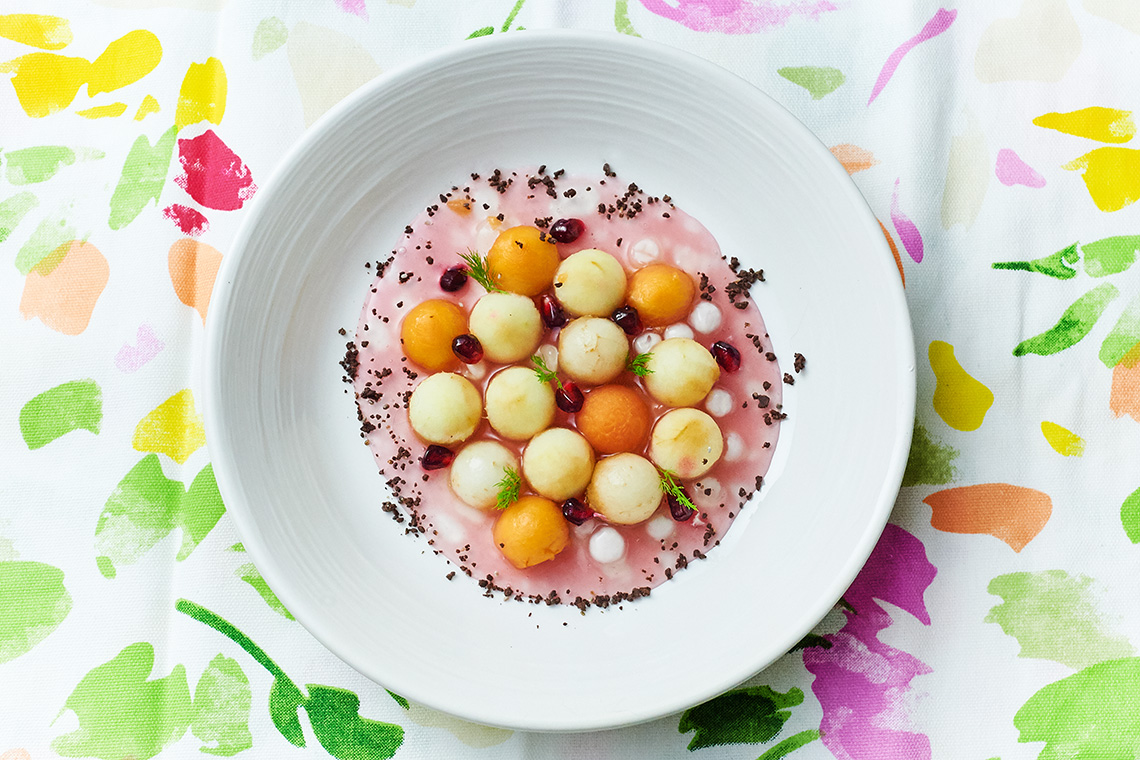 New ball game - tapioca in macedonia con caviale di gianduia