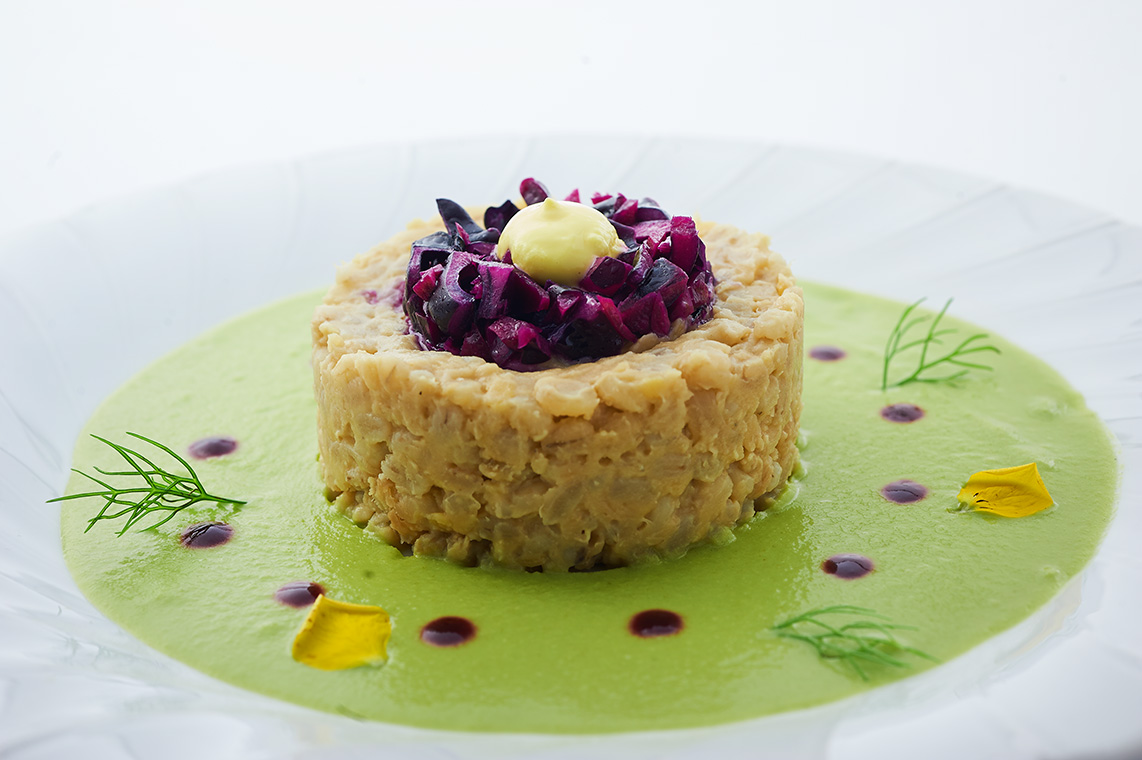 orzo e lenticchie su crema al sedano