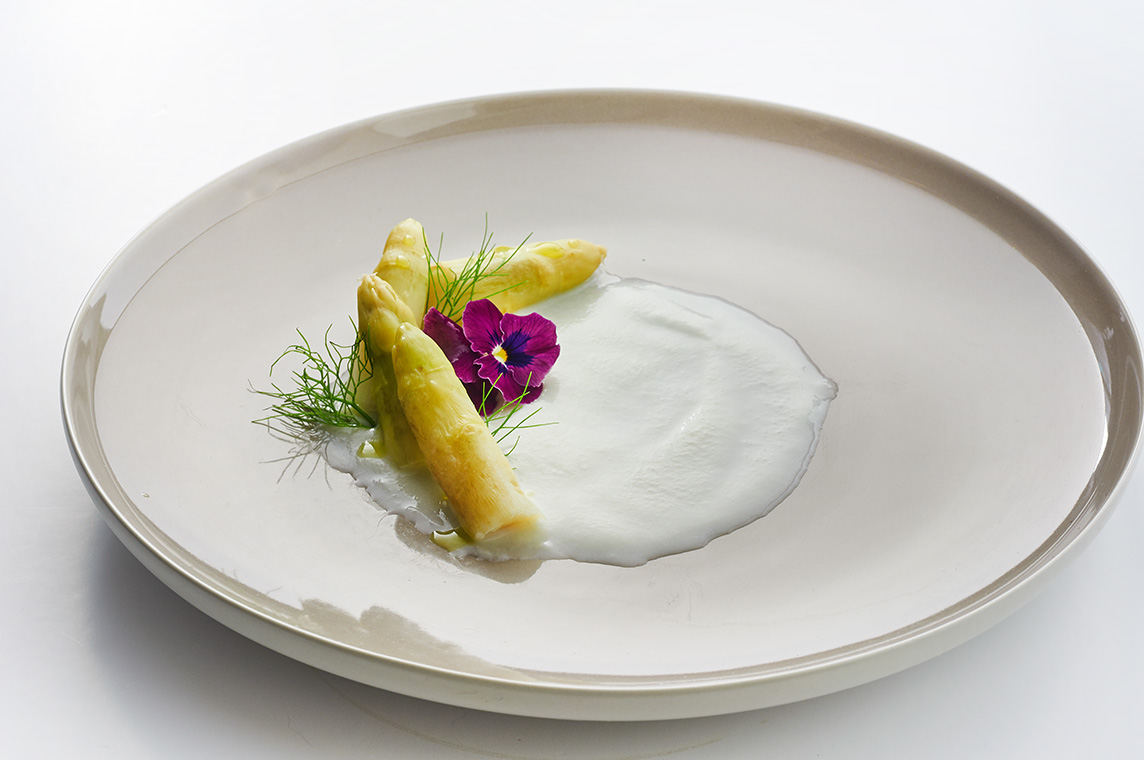 in bianco - crema di mandrole e asparagi bianchi
