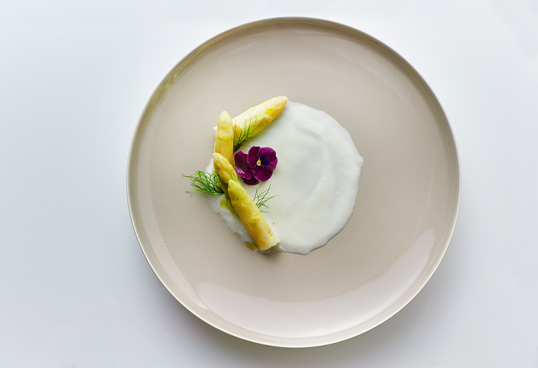 in bianco - crema di mandrole e asparagi bianchi