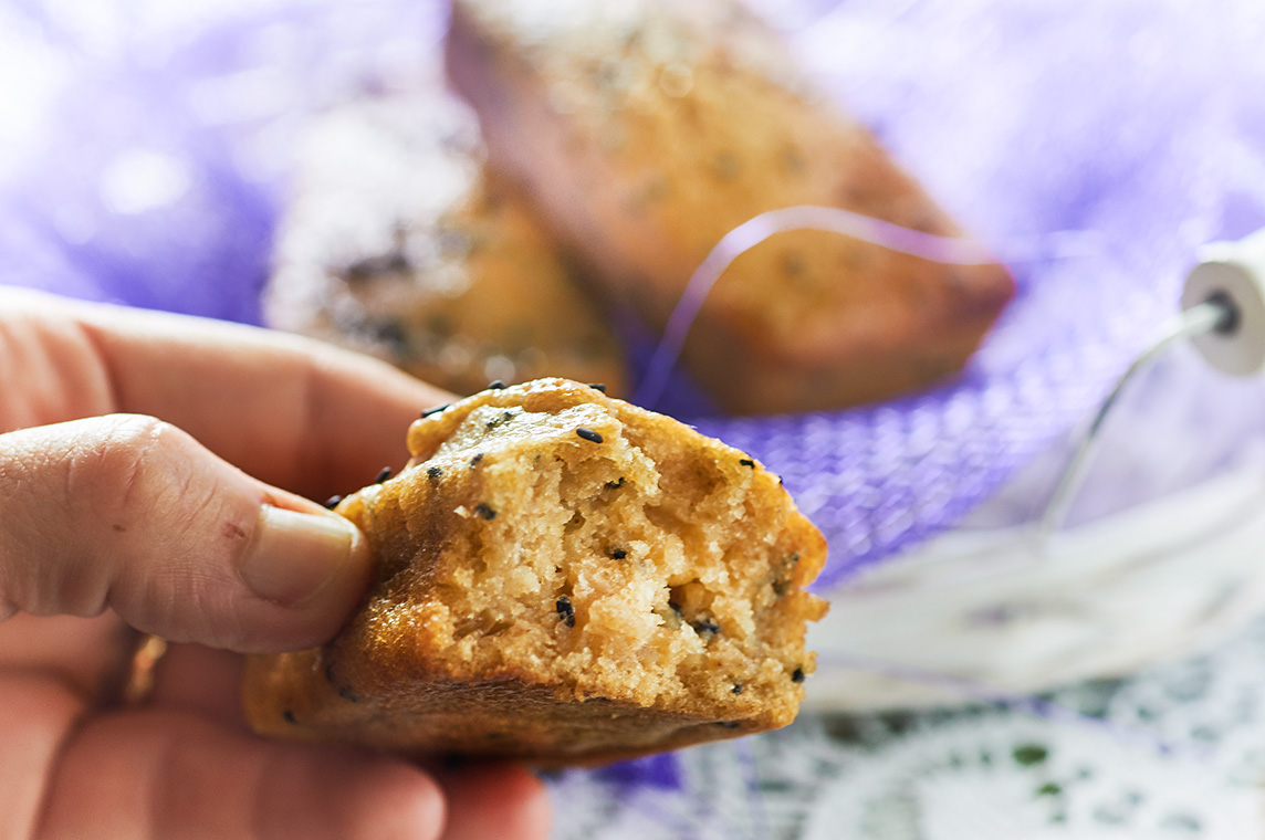 plumcake al limone e sesamo nero