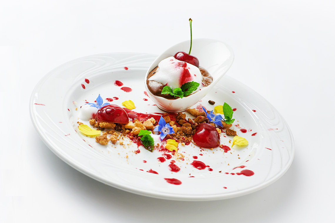 Love - crema di cioccolato e ciliegie con meringa