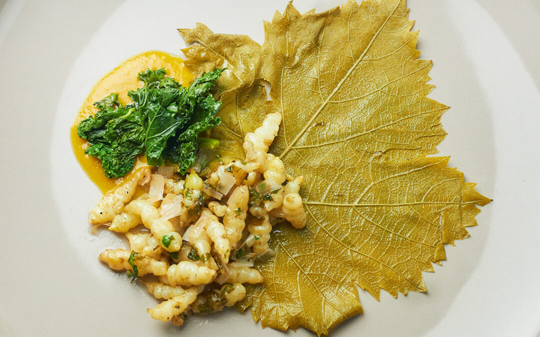 tuberinina stufata con foglie di vite croccante