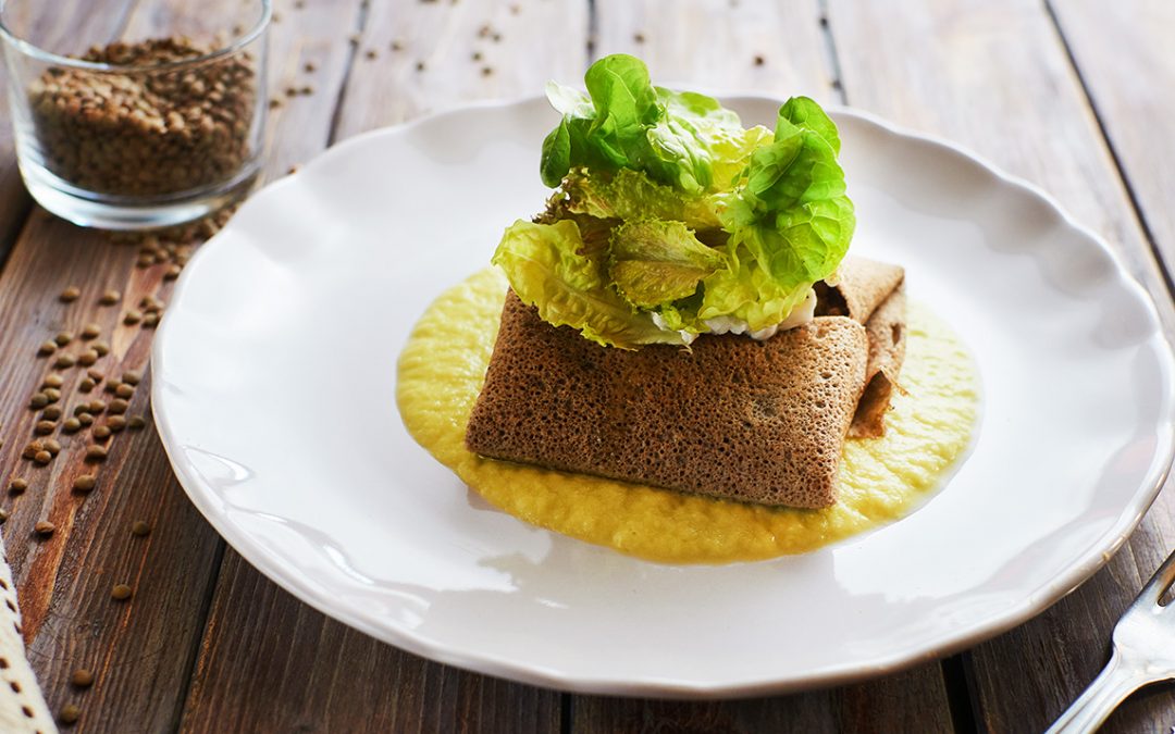 crespelle di grano saraceno con ragù vegetale e salsa all’aglio