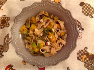 Tagliatelle di castagne con zucca, funghi e nocciole