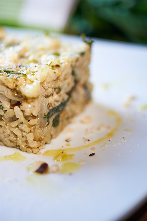 Risotto agli spinaci con sesamo e noci del Brasile