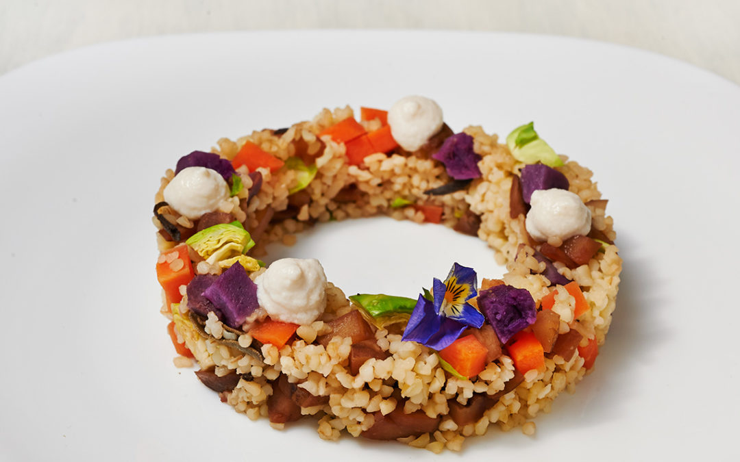 bulgur con patate dolci viola, topinambur e cagliata di anacardi