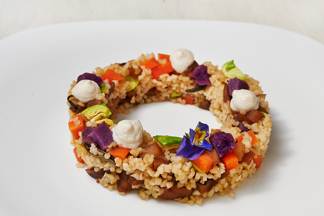 bulgur con patate dolci viola, topinambur e cagliata di anacardi bulgur con patate dolci viola, topinambur e cagliata di anacardi
