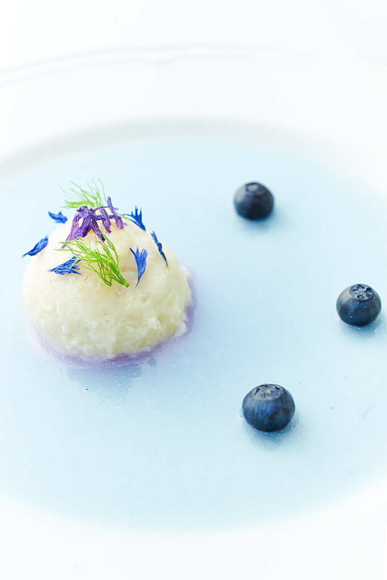 dessert in blu