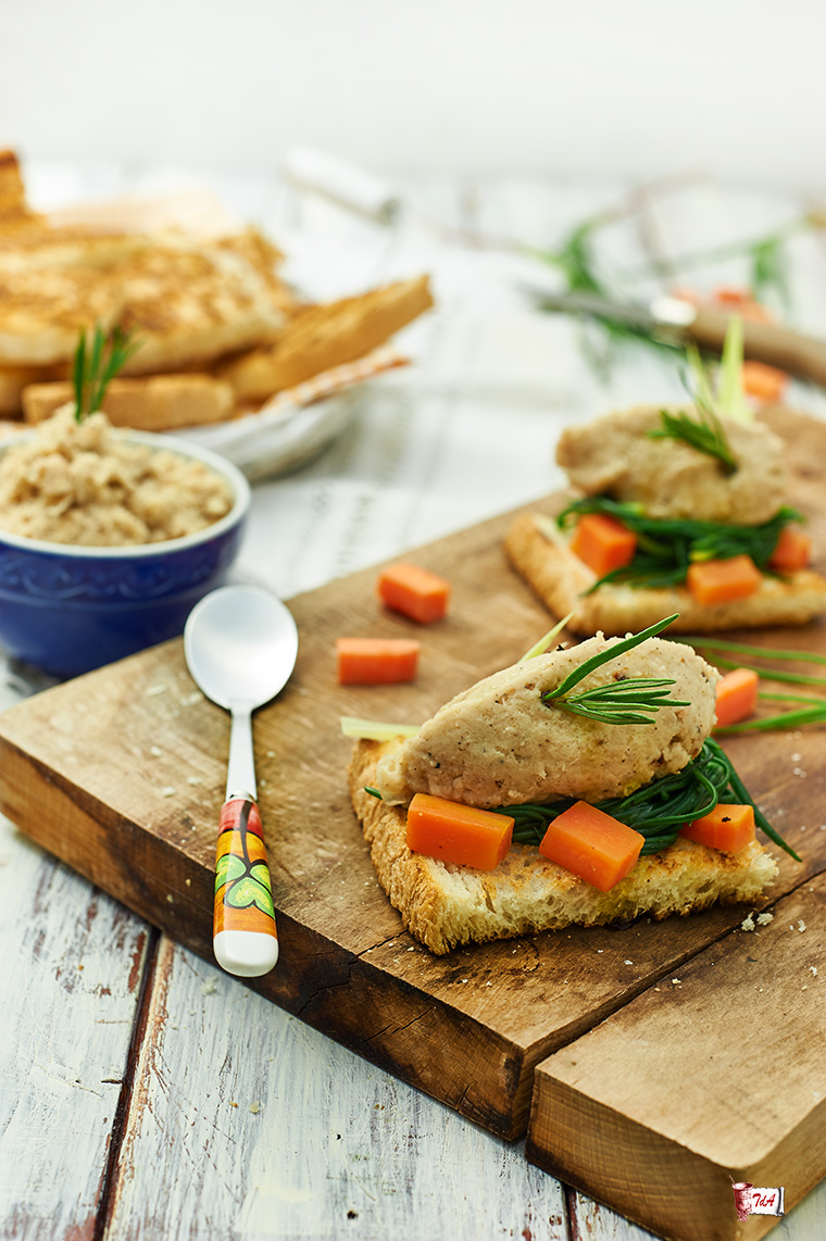 bruschetta con agretti e patè di cannellini affumicati